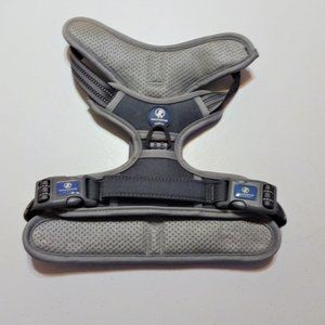 WALK TO FINE DOG HARNESS. NO PULL AND REFLECTIVE.  ADJUSTABLE. SIZE MEDIUM.